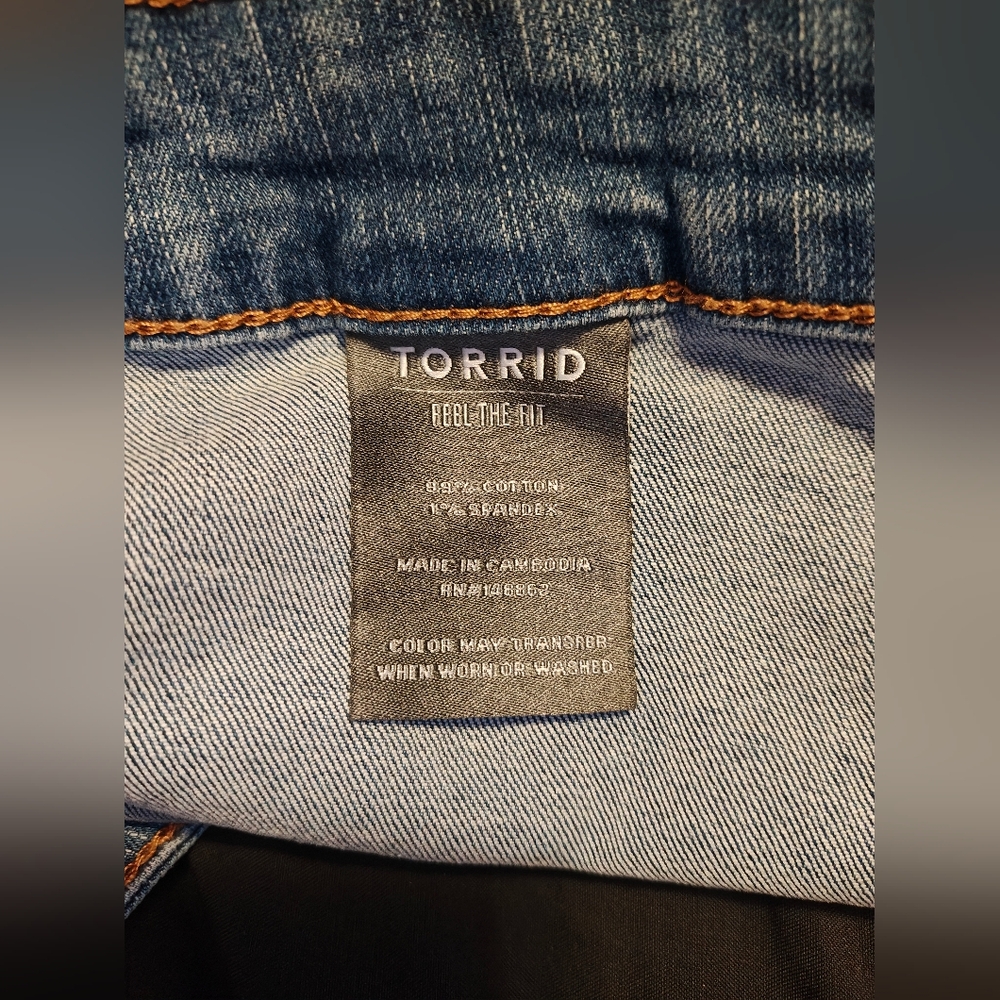 Torrid Button Fly Cropped Wide Leg Jeans Size 20 - Picture 10 of 12